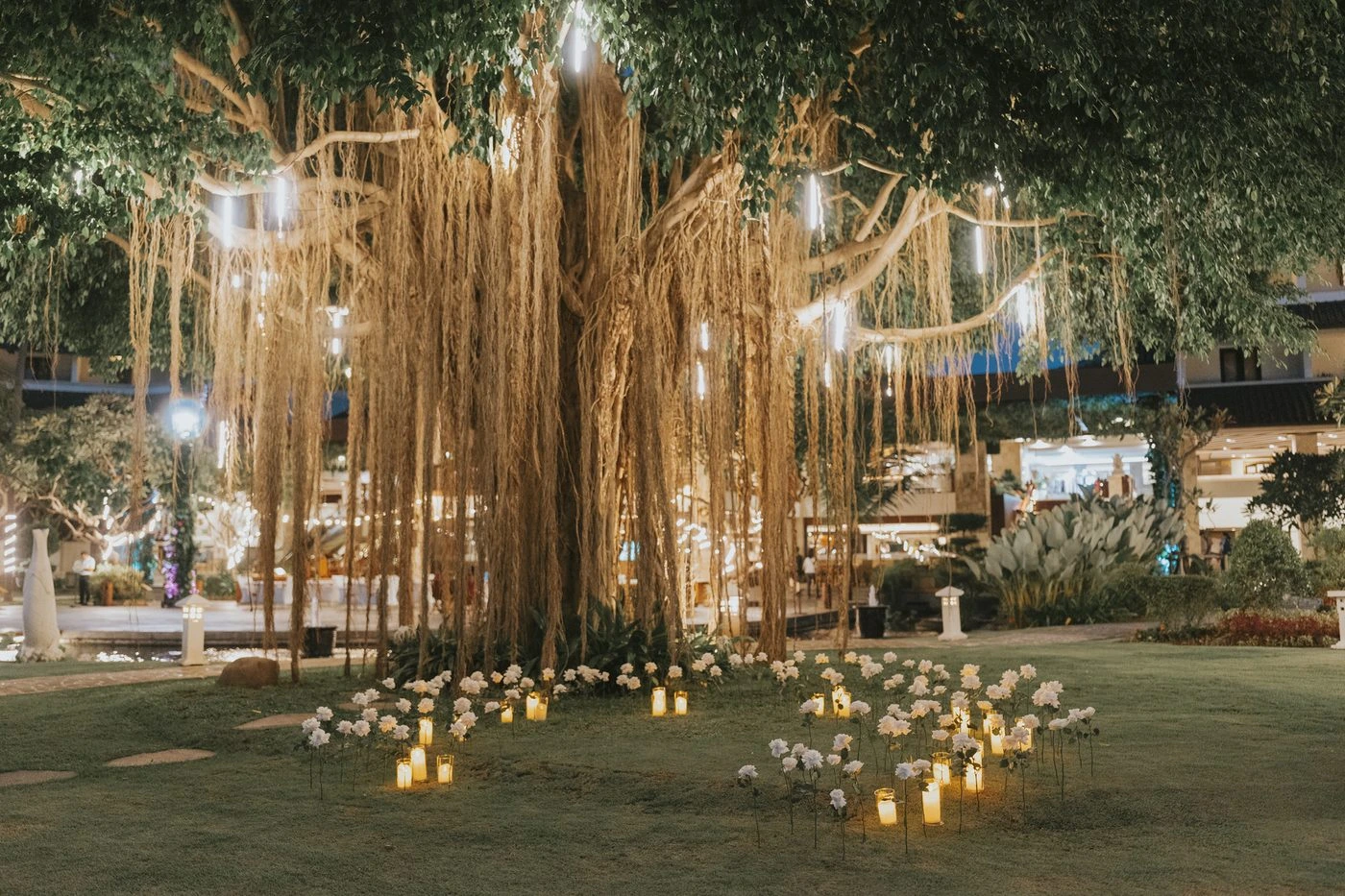 Bride kissing her groom while holding a white bridal bouquet by Lammar Flower Studio Bali