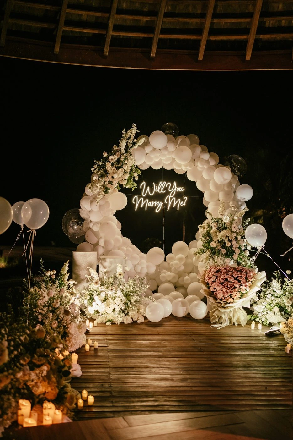 Bride kissing her groom while holding a white bridal bouquet by Lammar Flower Studio Bali